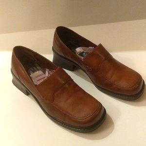 Thom McAn woman's brown size 10 W shoes
